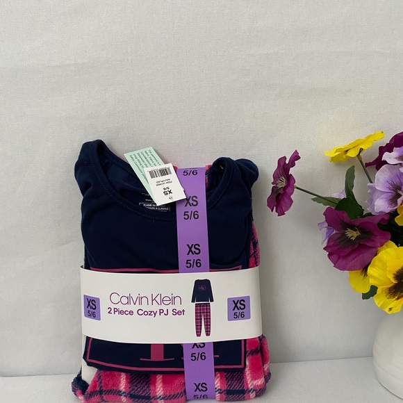 Calvin Klein Girls  2 Piece Cozy Pajama Set, NWT - Picture 3 of 3